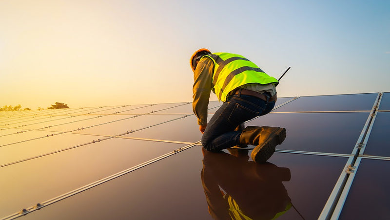 Solaranlage selbst installieren? 4 Gründe gegen eine Eigenmontage